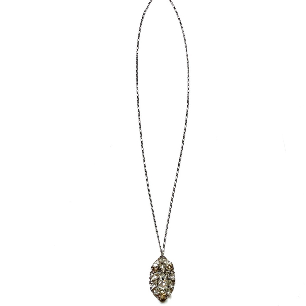 Long necklace with pendant